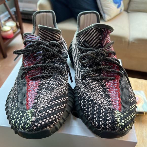 Yeezy Boost 350 V2 ‘Yechil Non-Reflective’ - Picture 2 of 4